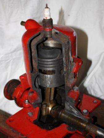 Cutaway Blaxland engine