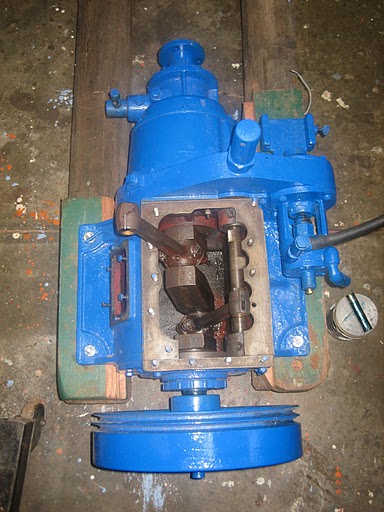 Simplex engine with block and pistons removed